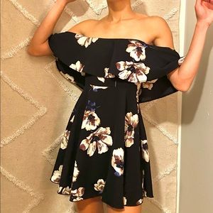 🌻Beautiful floral off-the-shoulder skater dress🌻